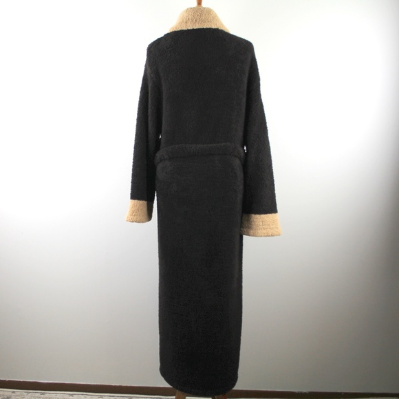 Barefoot Dreams Black and Tan Robe - Picture 4 of 6